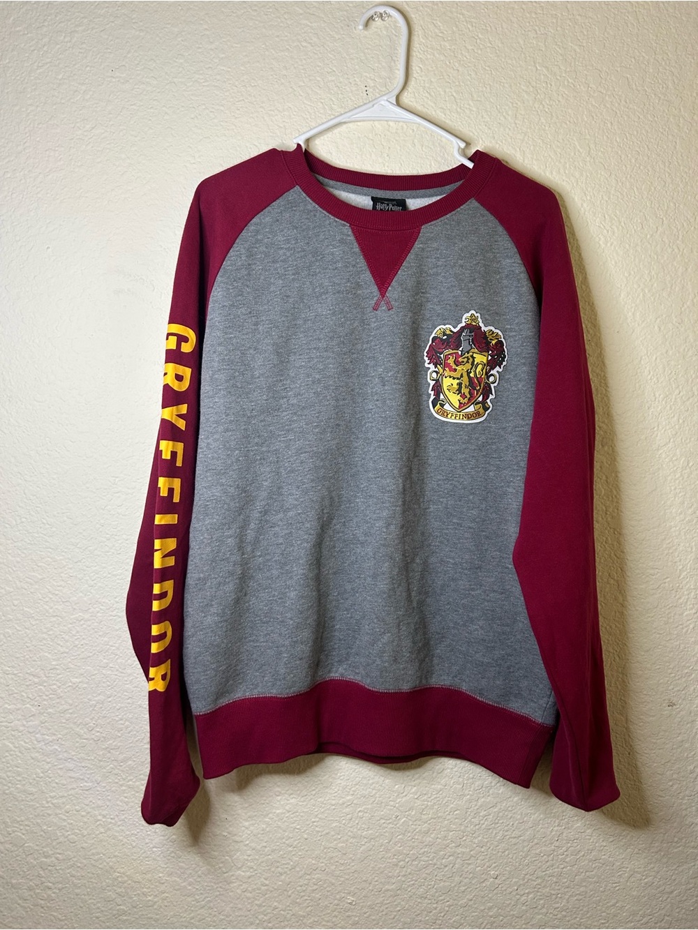 Universal Studios Gryffindor Crest Raglan Sweatshirt Harry Potter Maroon Gray M